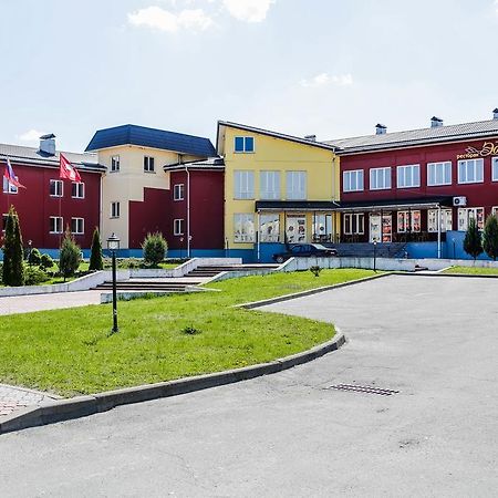 Hotel Suvorov Kobrin Exteriör bild