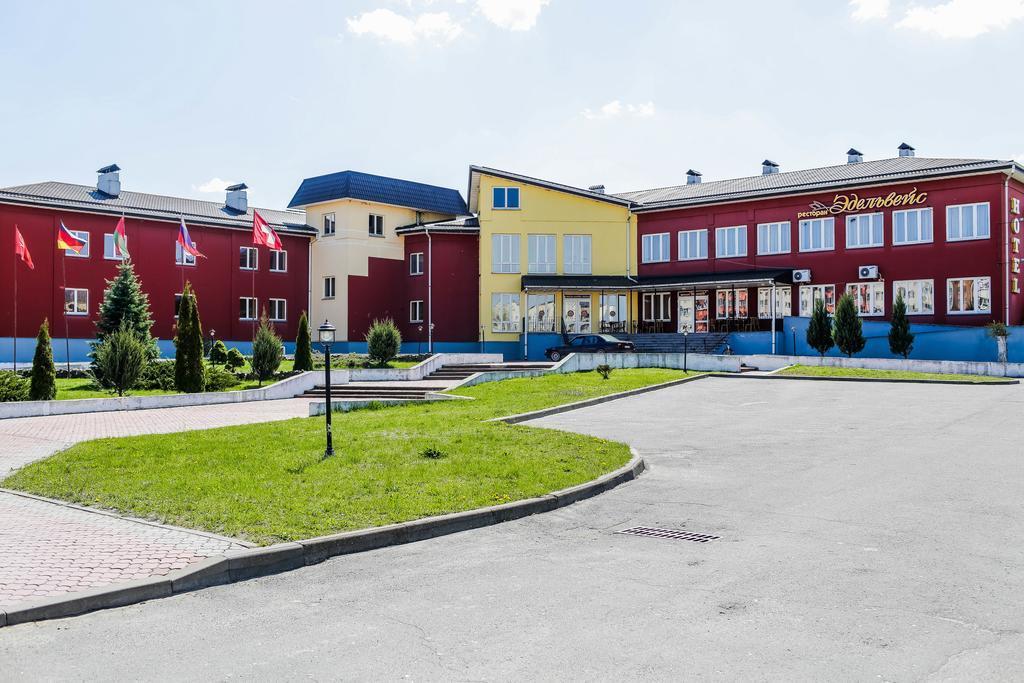 Hotel Suvorov Kobrin Exteriör bild