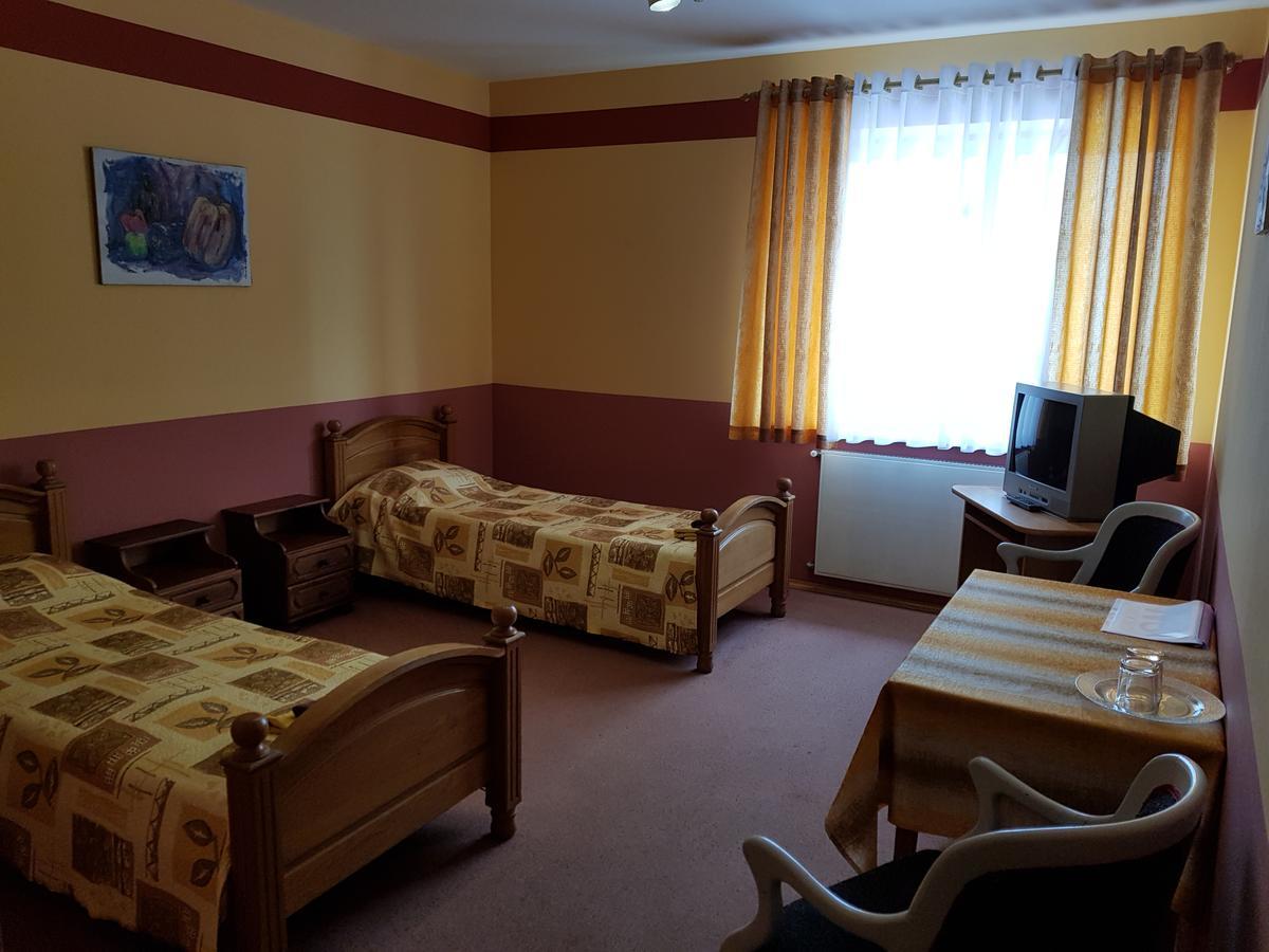 Hotel Suvorov Kobrin Exteriör bild